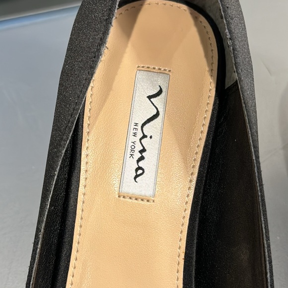 Like new in box Nina peep toe satin heels size 10 - Picture 2 of 12